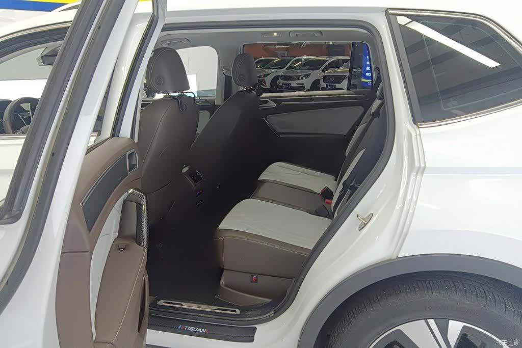 Volkswagen Tiguan L, 2023 11