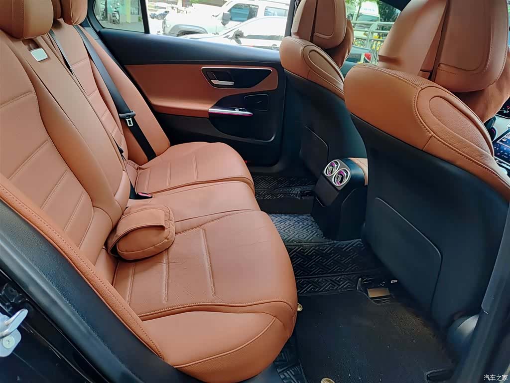 Mercedes-Benz C-Class, 2024 11