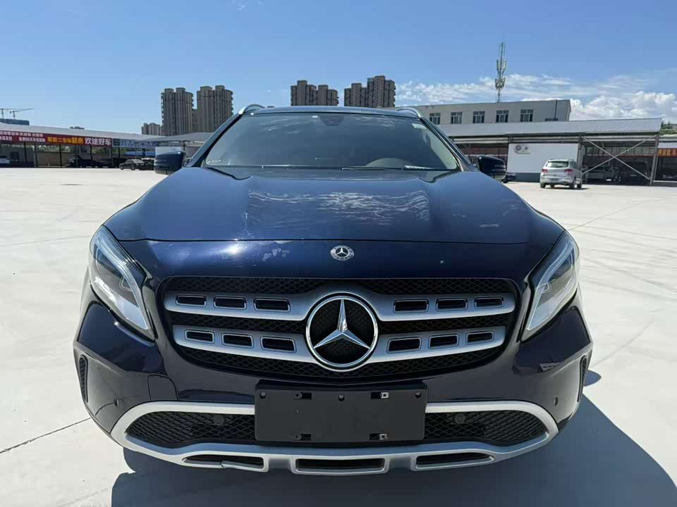 Mercedes-Benz GLA Mercedes-Benz GLA