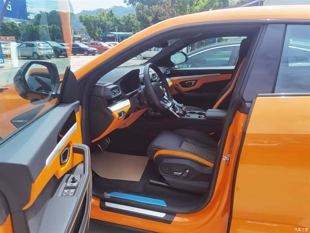 Lamborghini Urus, 2025 10