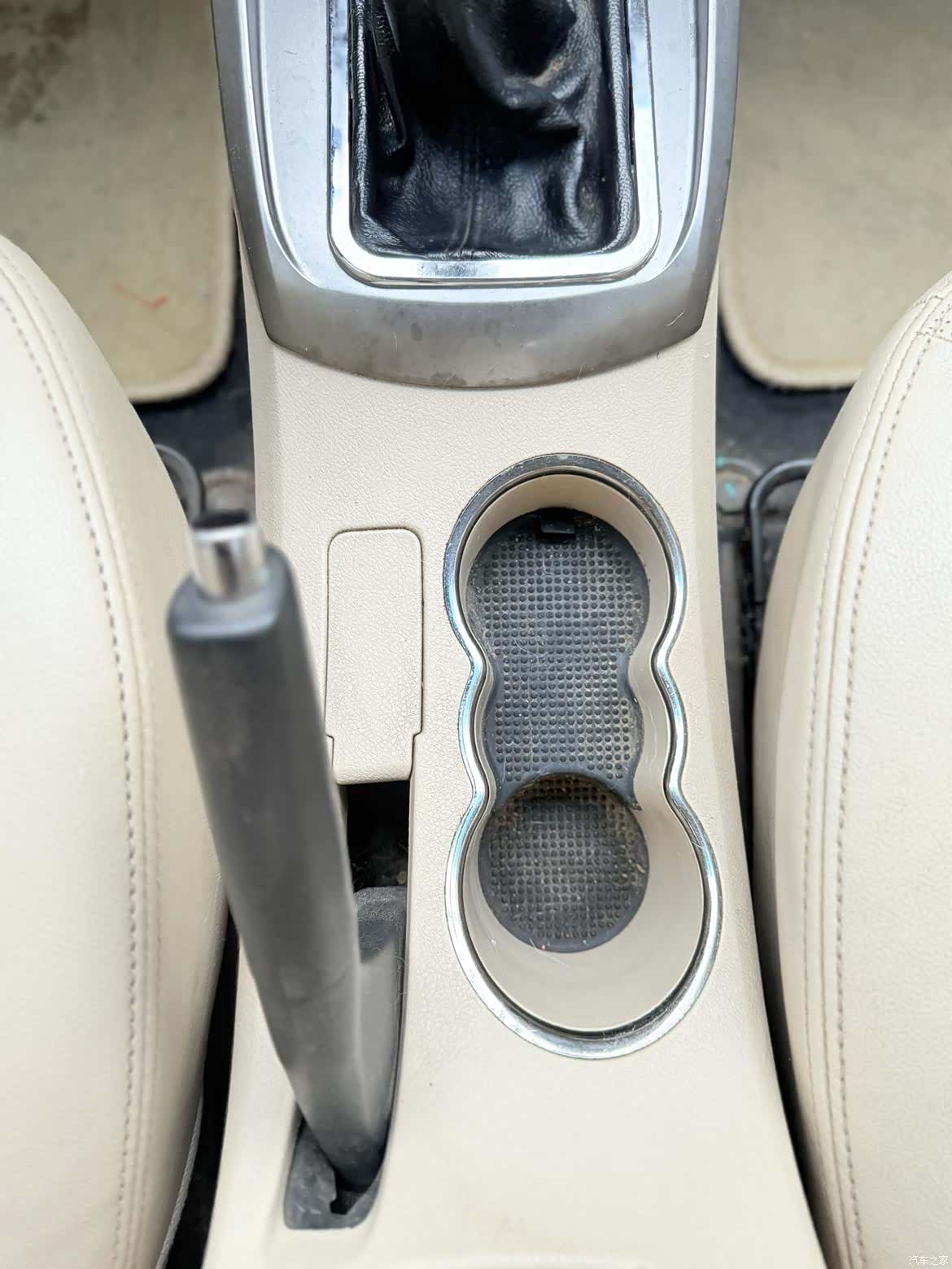 Geely Emgrand, 2013 16