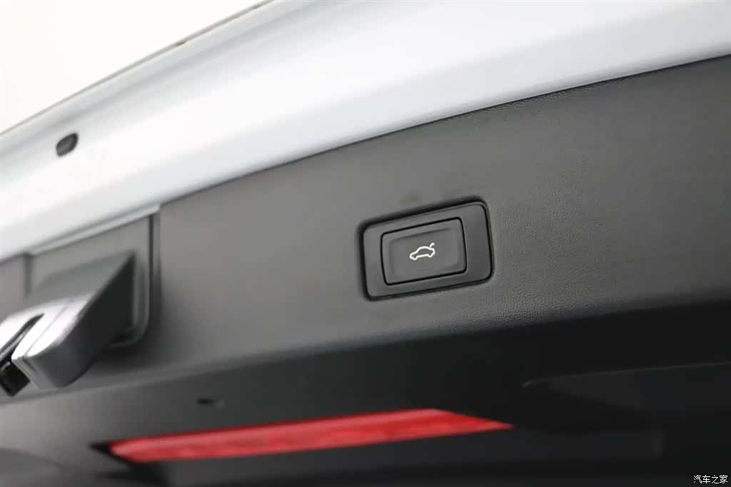 Audi Q4 e-tron, 2024 13