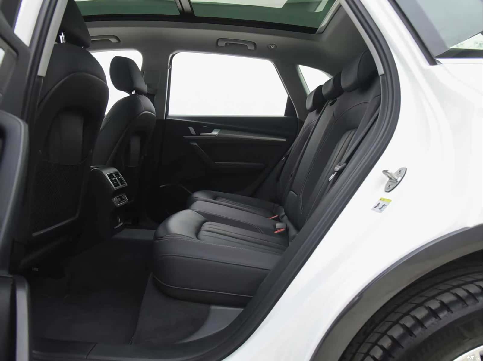 Audi Q5L, 2023 9