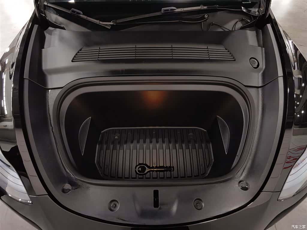 Tesla Model Y, 2023 6