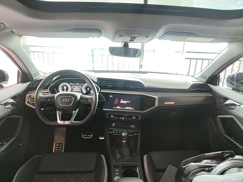 Audi Q3, 2025 10