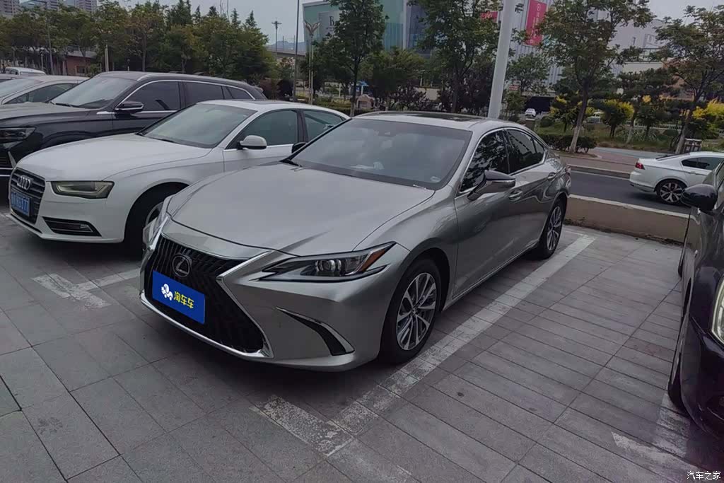 Lexus ES, 2023 1