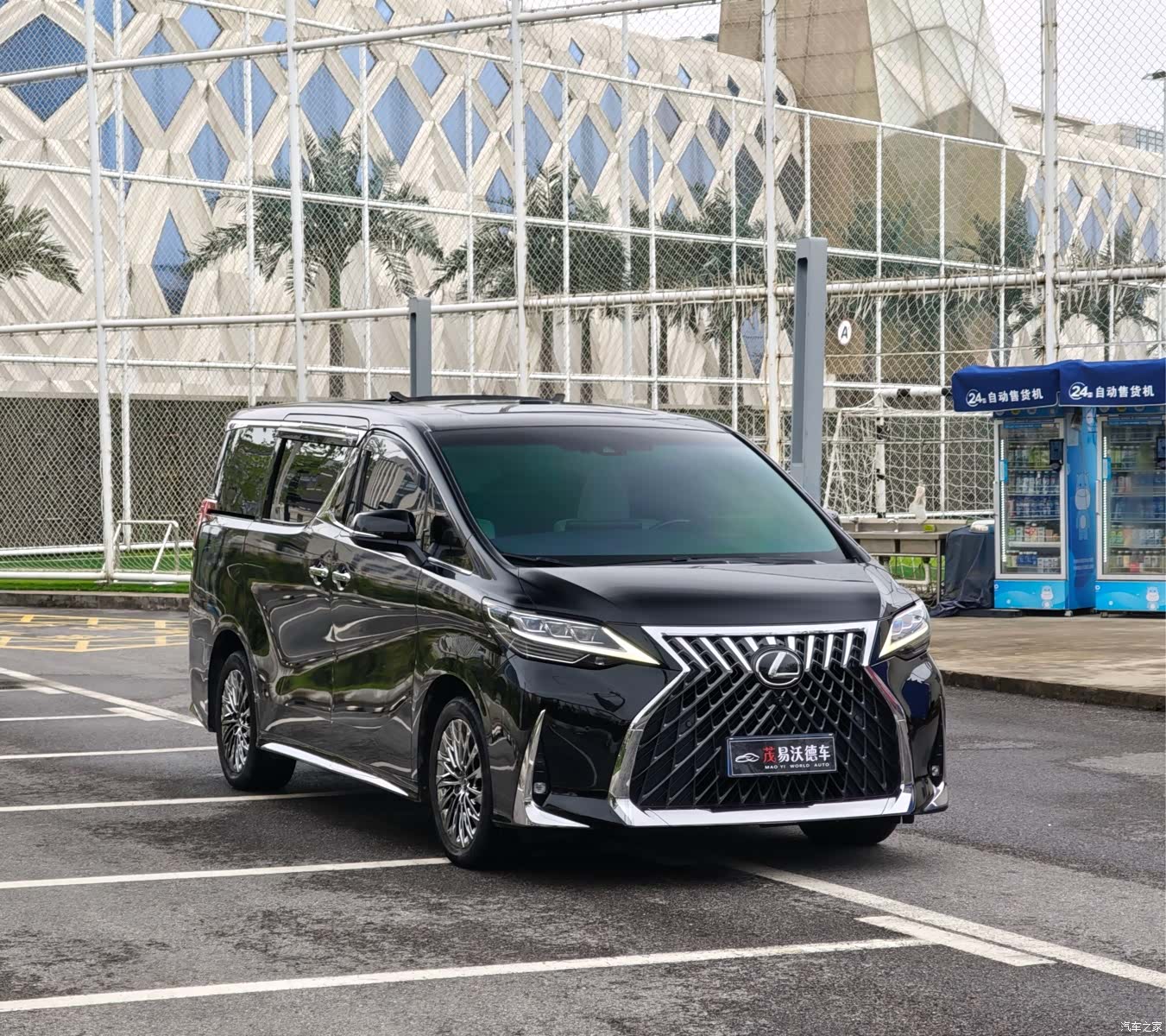 Lexus LM, 2022 3