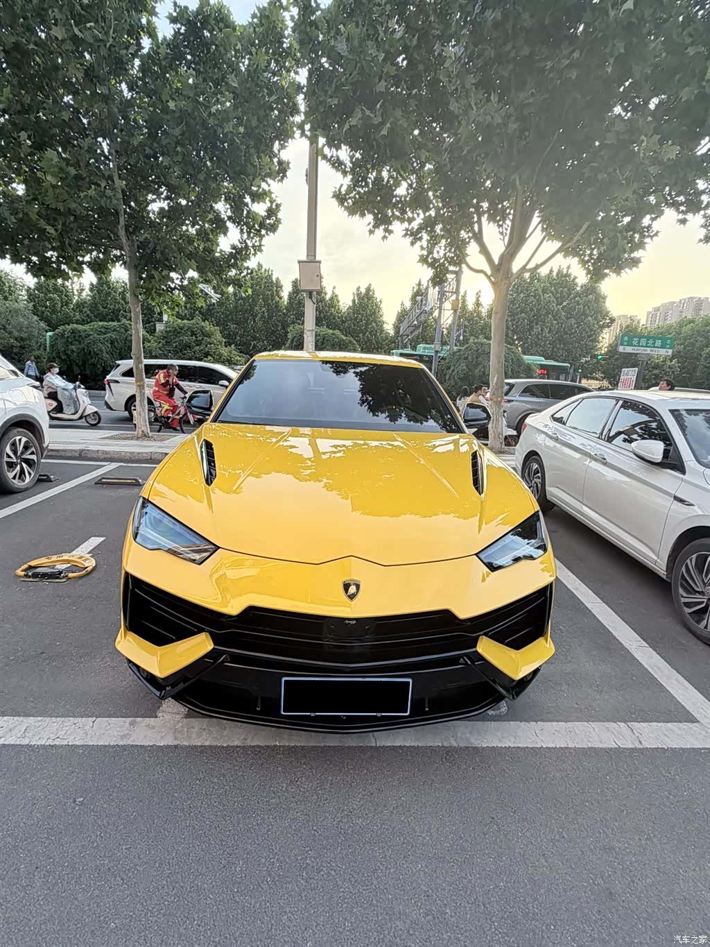 Lamborghini Urus, 2024 1