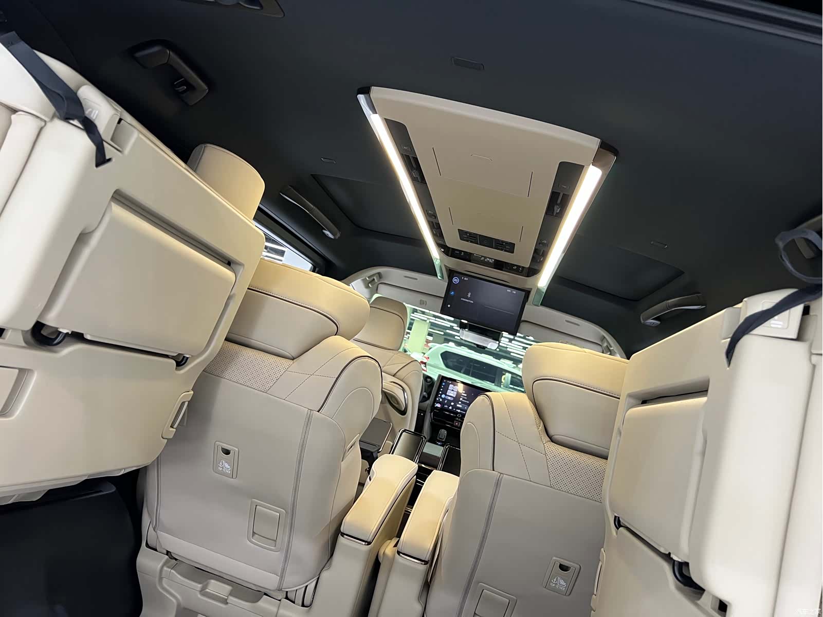 Toyota Alphard, 2025 9
