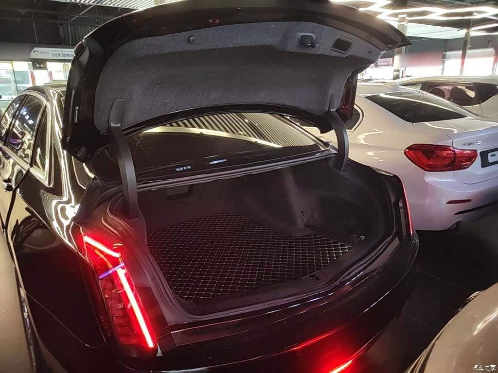 Cadillac CT6, 2023 19