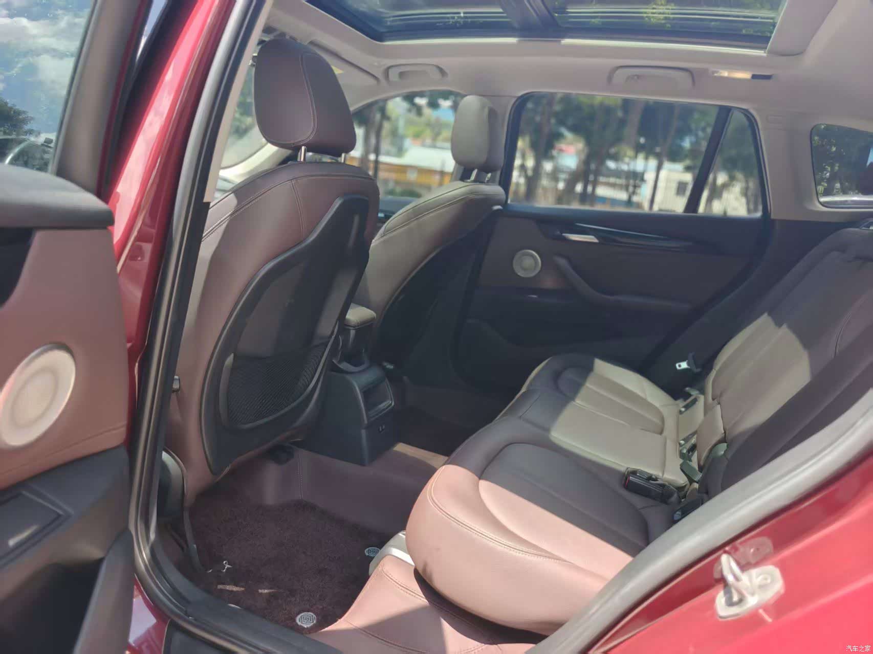 BMW X1, 2021 все фото