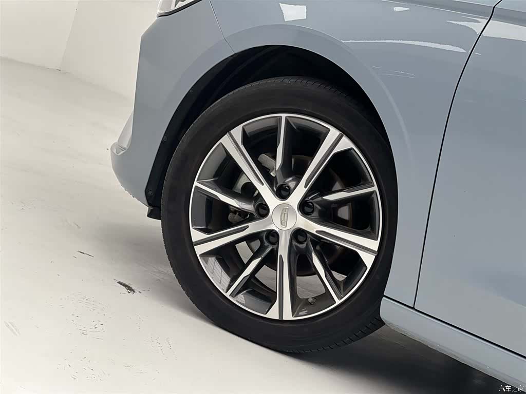 Geely Emgrand, 2023 13