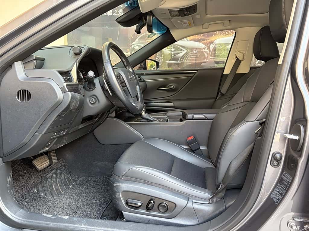 Lexus ES, 2020 10