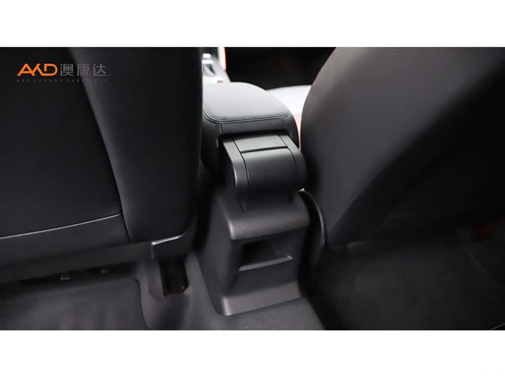 Audi Q2L, 2019 9