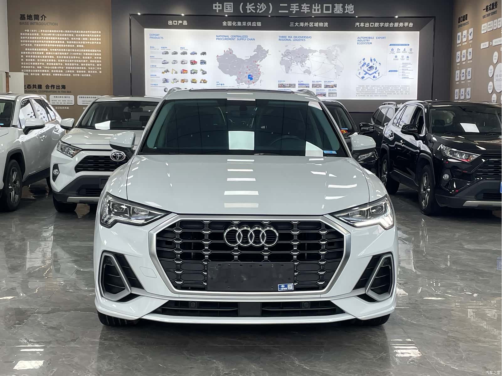 Audi Q3, 2022 2