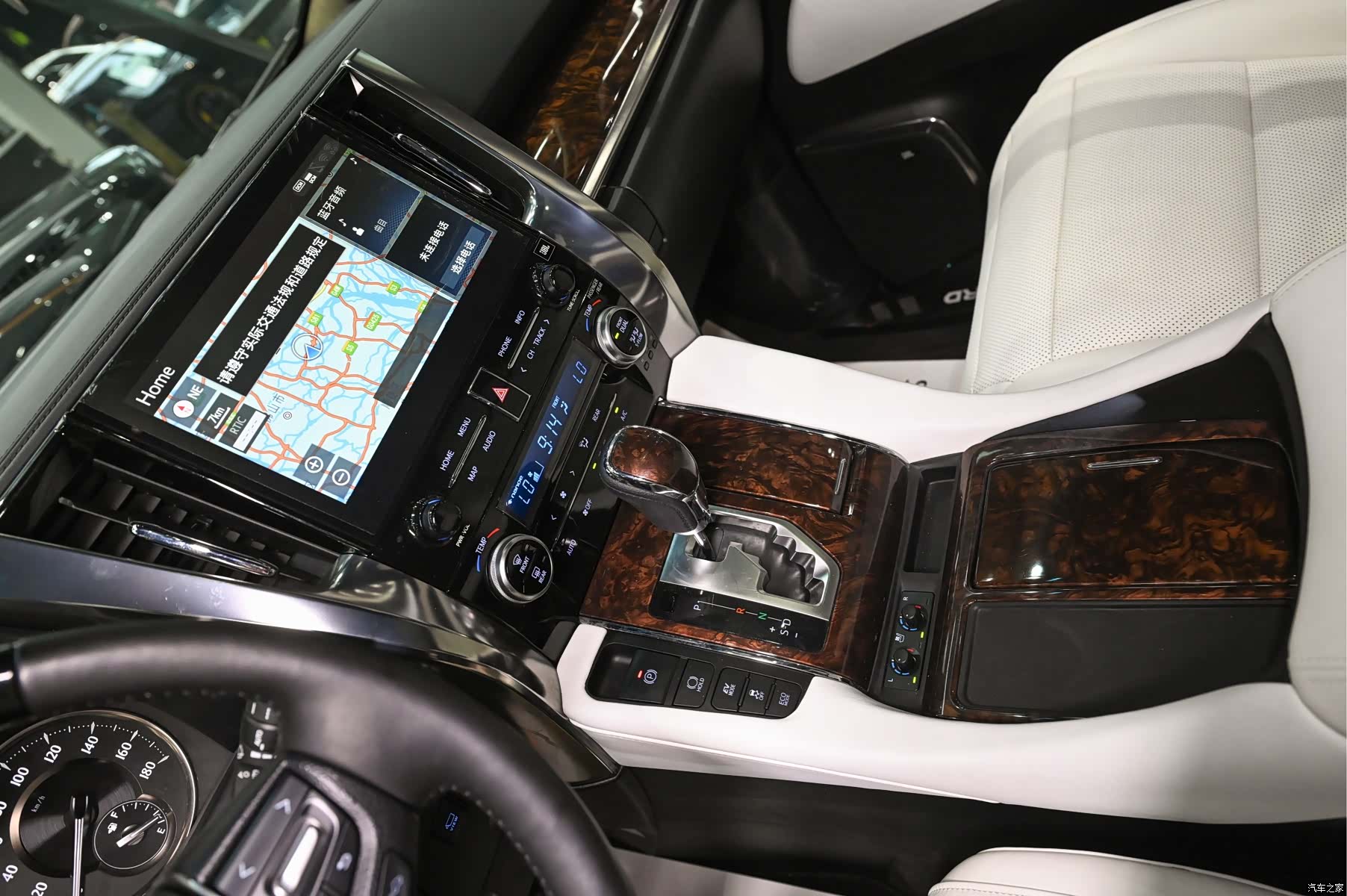 Toyota Alphard, 2022 13