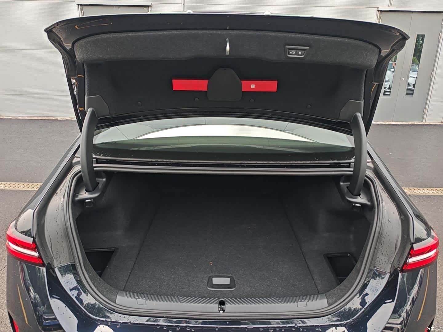 BMW i5, 2025 8