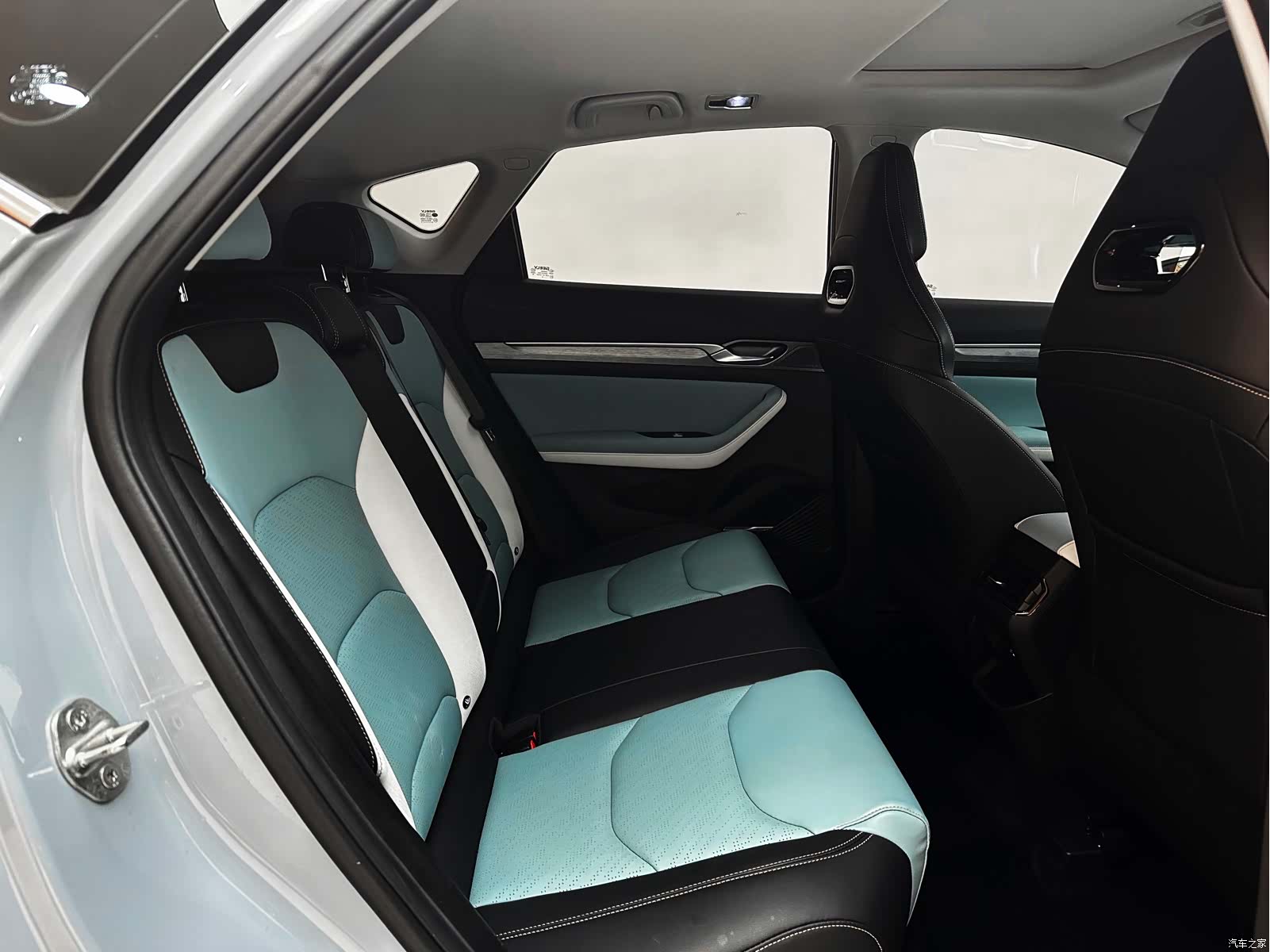 Geely Emgrand, 2023 14