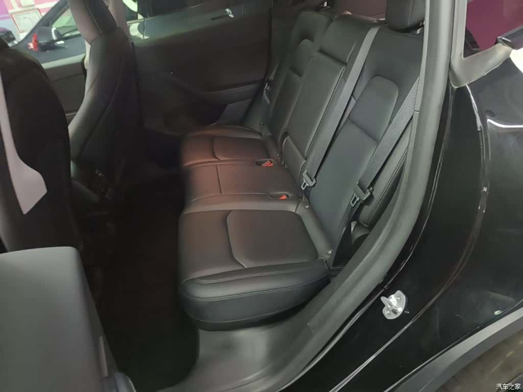 Tesla Model Y, 2023 17