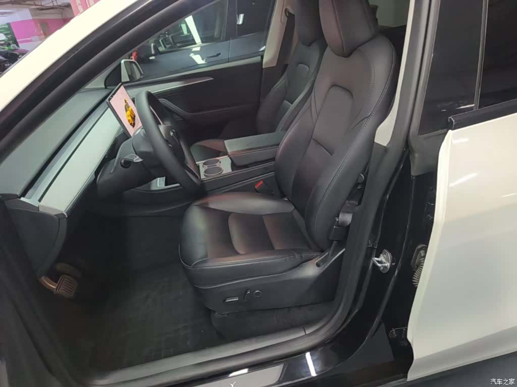 Tesla Model Y, 2023 15