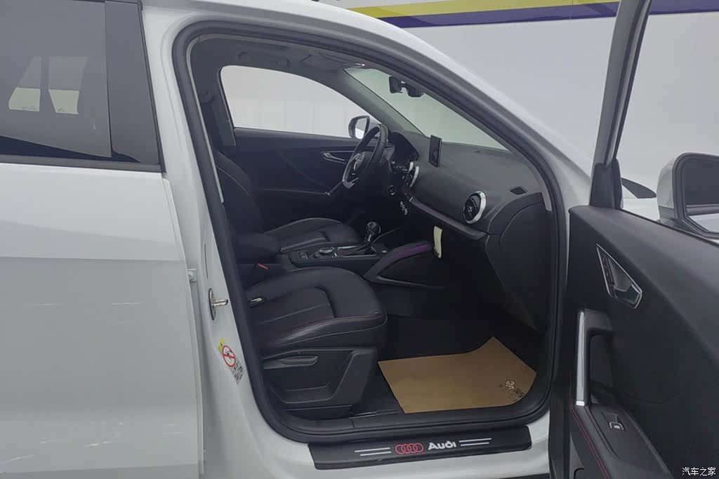 Audi Q2L, 2022 8
