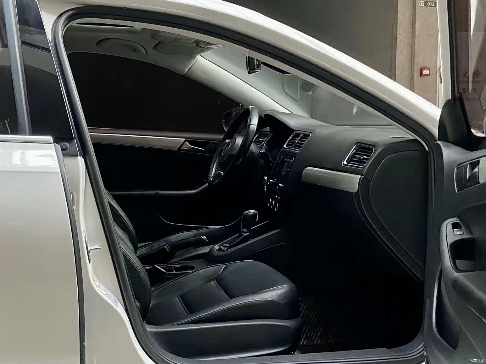 Volkswagen Sagitar, 2012 8