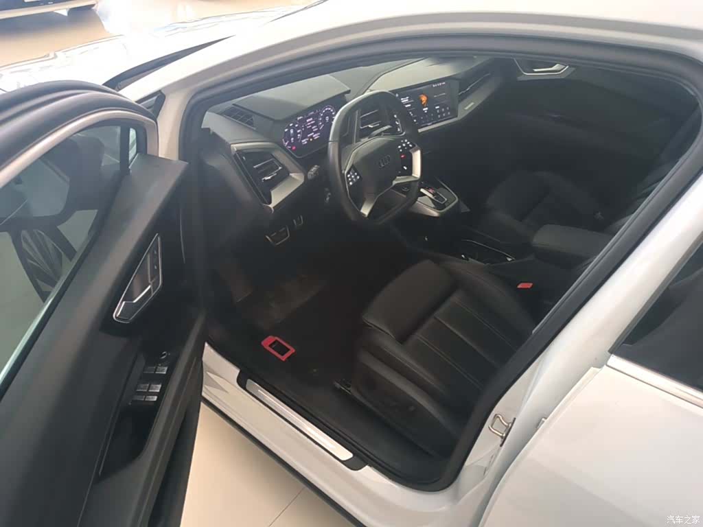 Audi Q4 e-tron, 2024 16