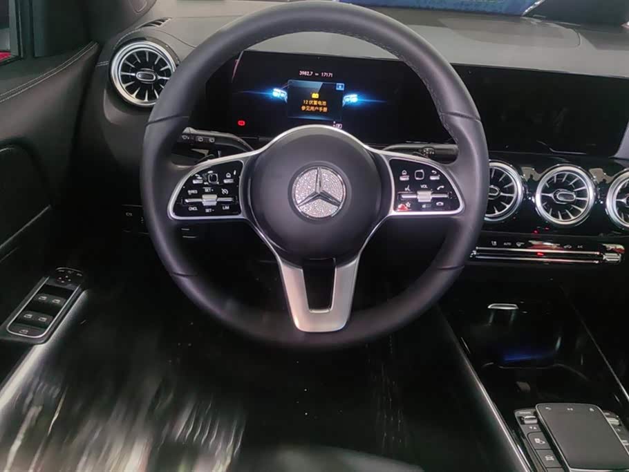 Mercedes-Benz GLA Mercedes-Benz GLA