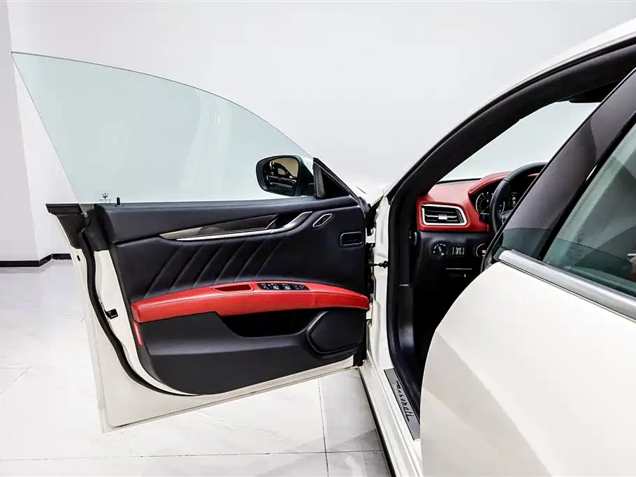 Maserati Ghibli Maserati Ghibli