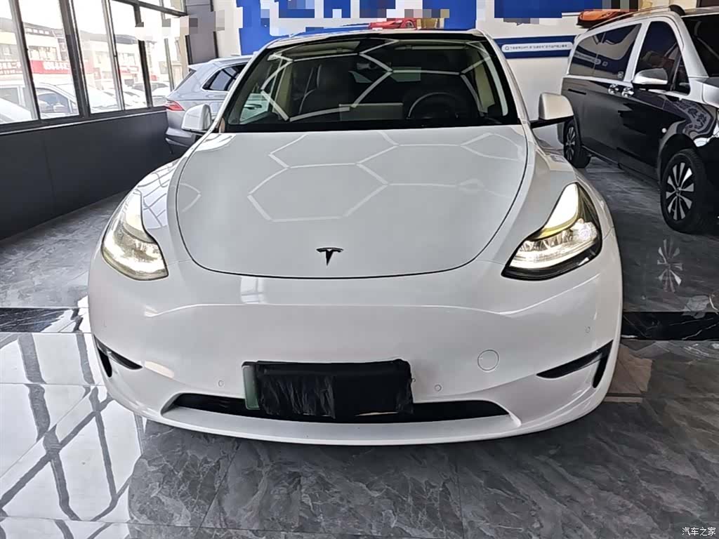 Tesla Model Y, 2021 3