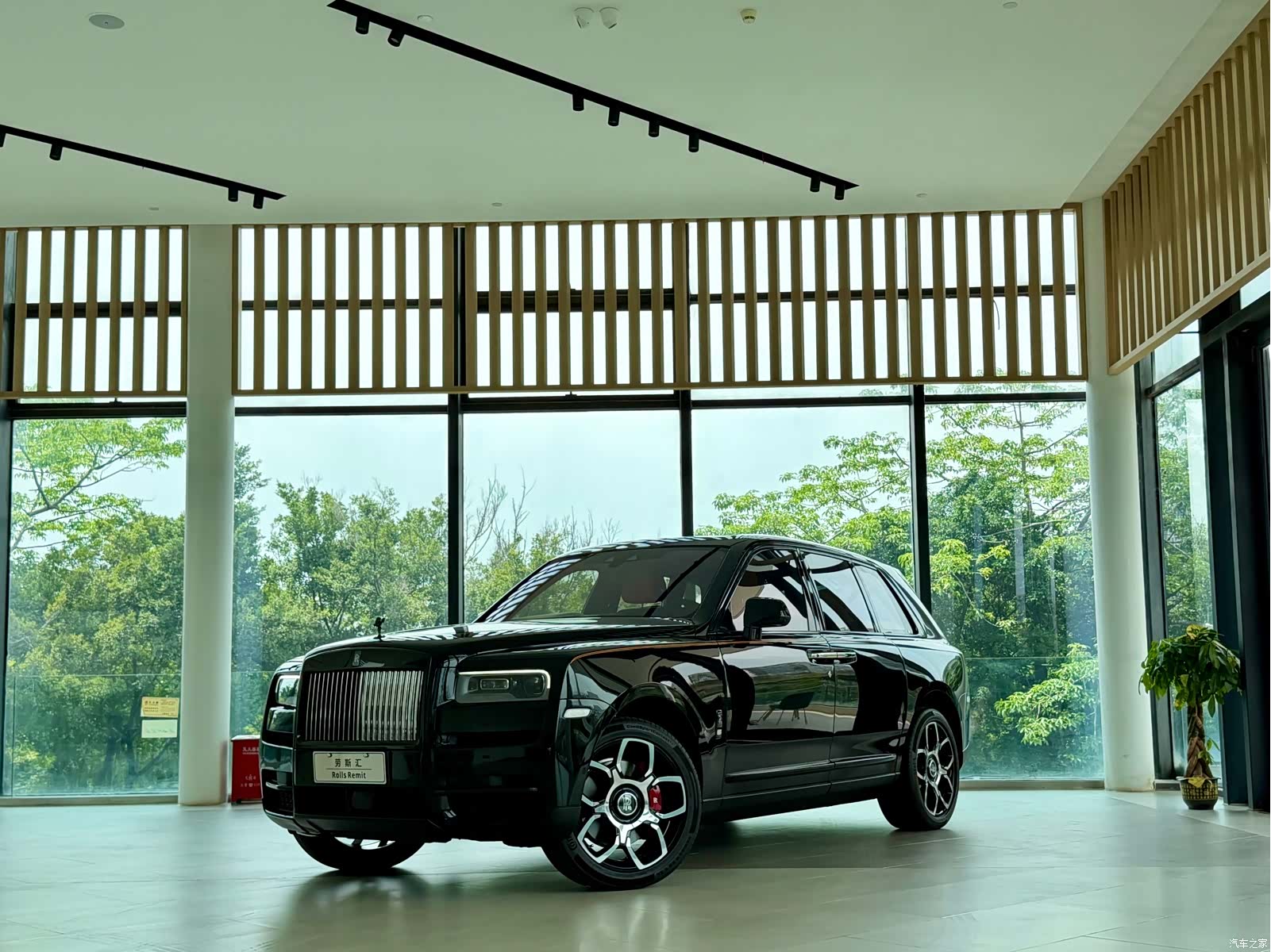 Rolls-Royce Cullinan, 2022 1