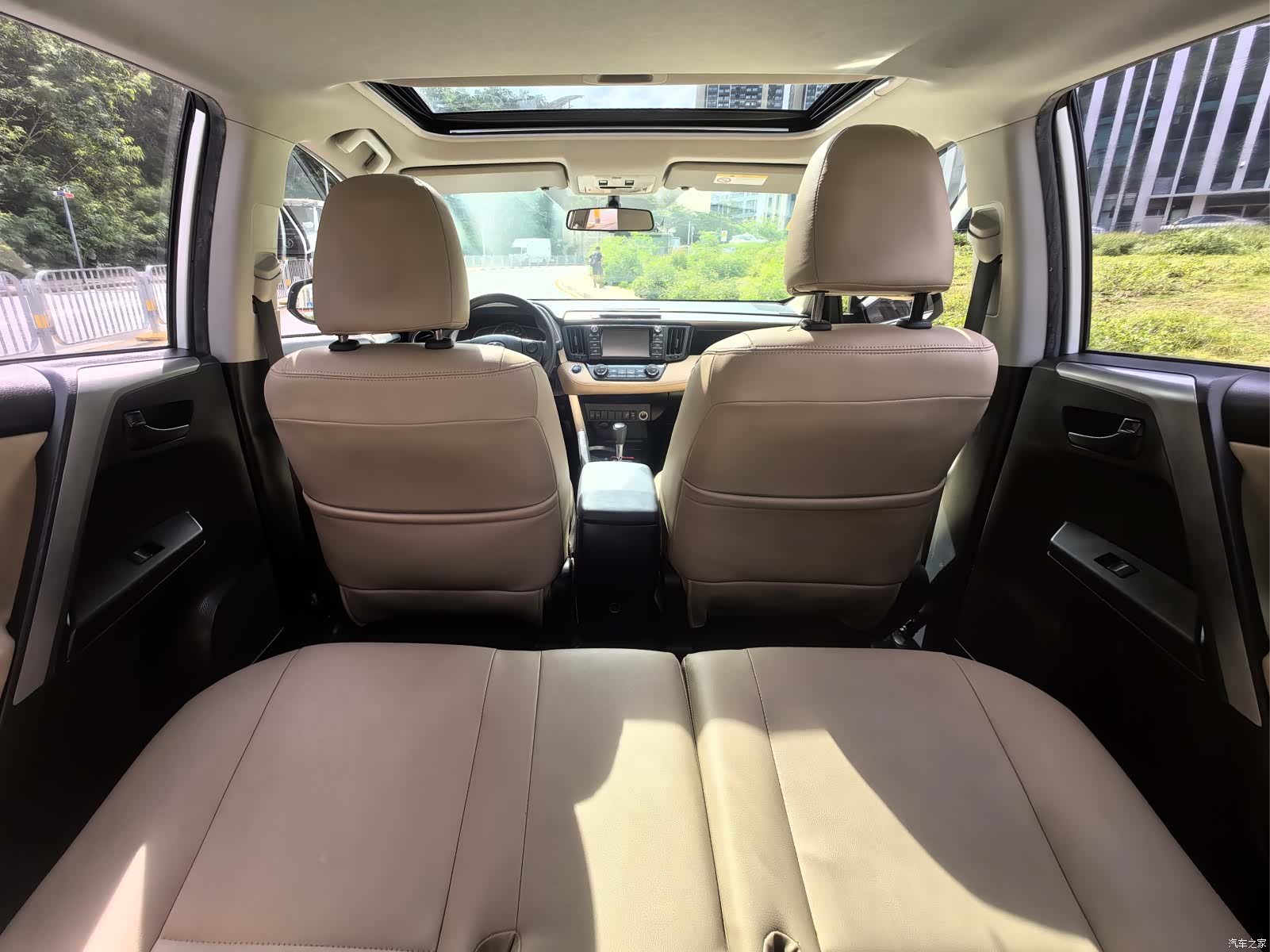 Toyota RAV4, 2017 все фото