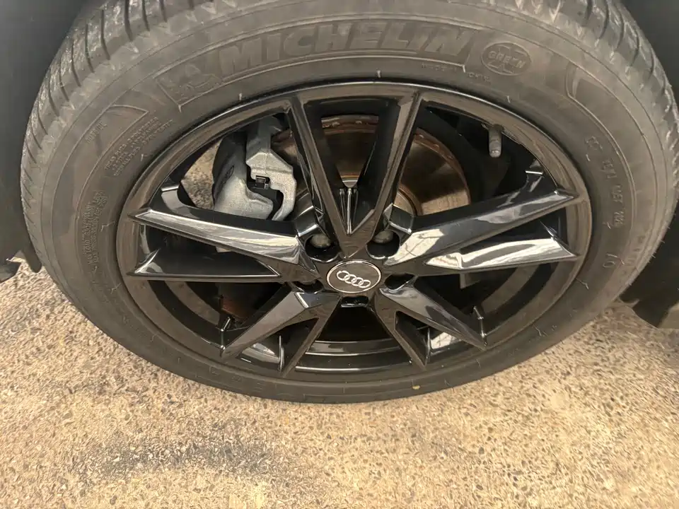 Audi Q2L