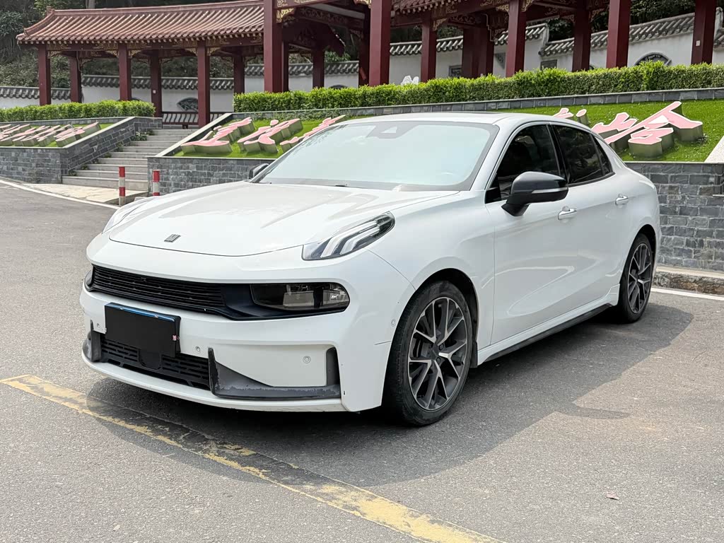 Lynk & Co 03