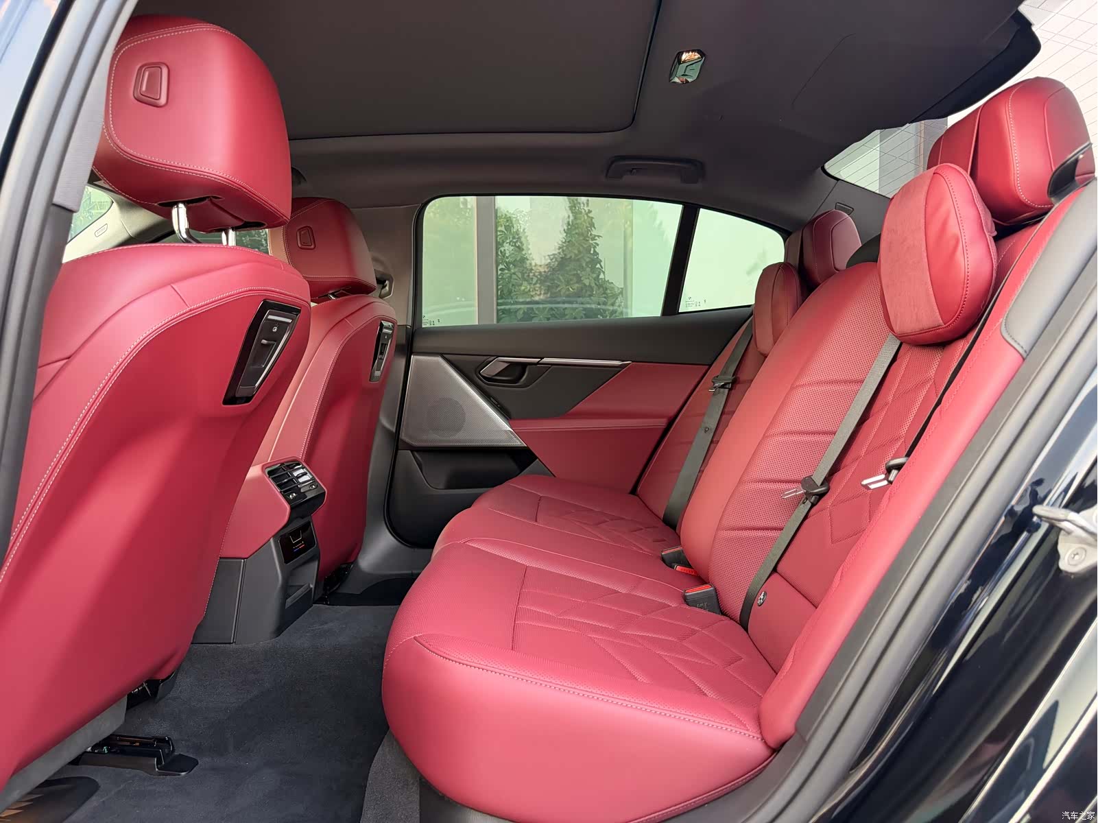 BMW i5, 2024 18