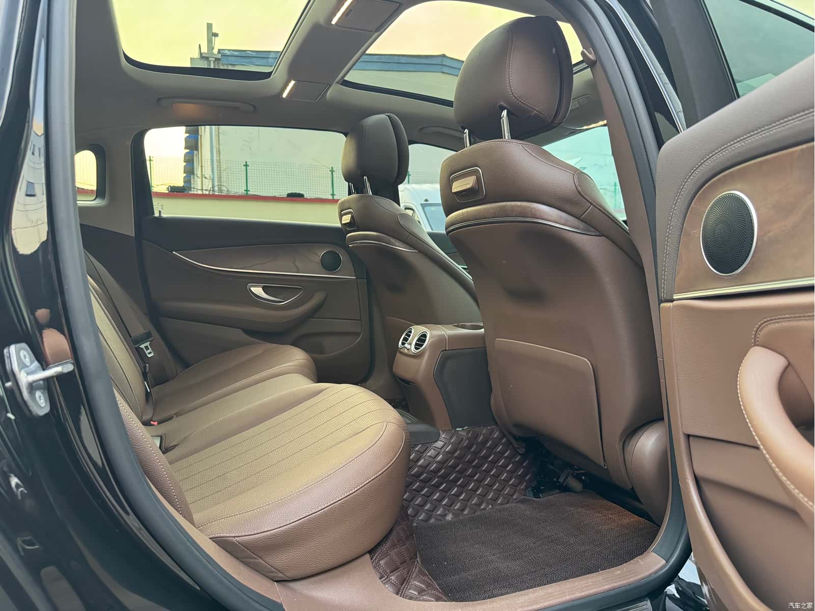 Mercedes-Benz E-Class, 2019 12