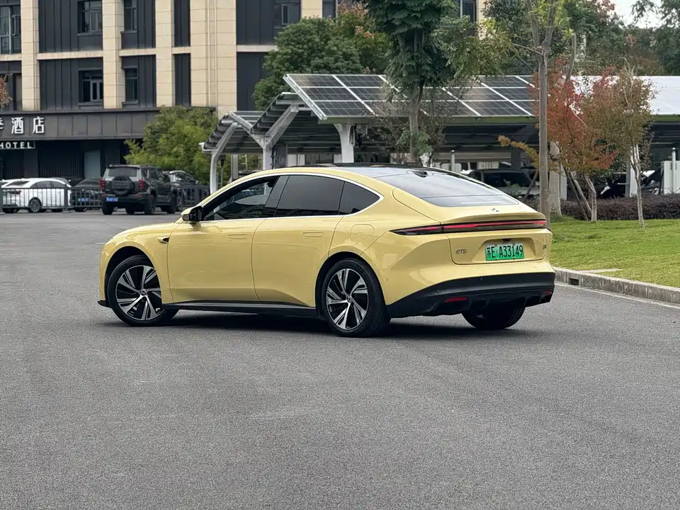 NIO ET5