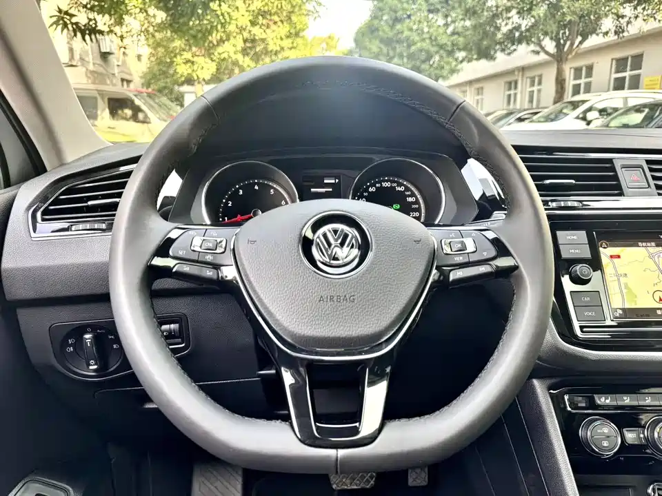 Volkswagen Tiguan L
