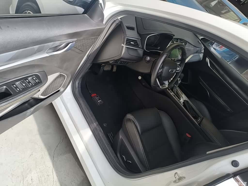 Geely Binray, 2022 16