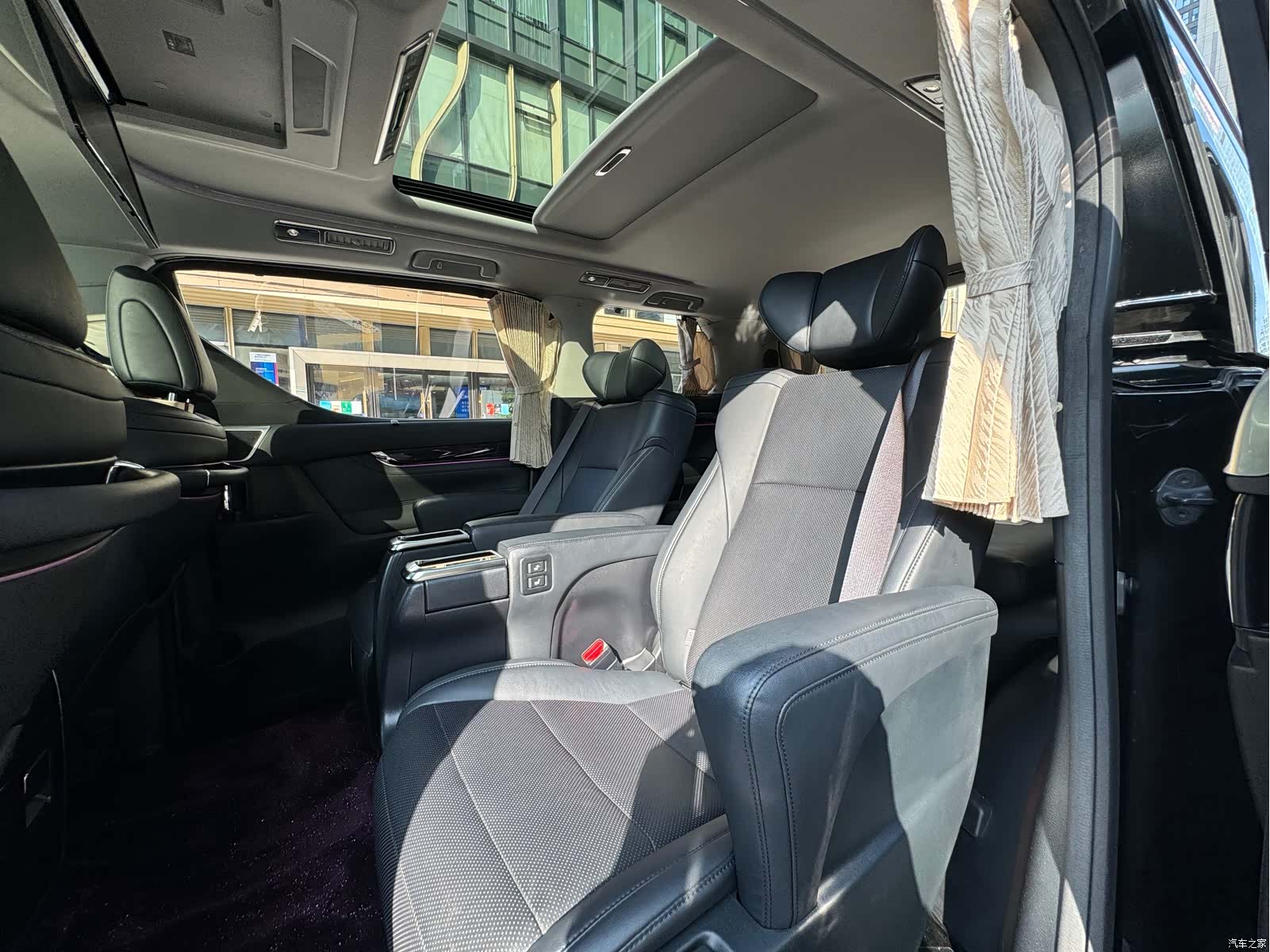Toyota Vellfire, 2018 11