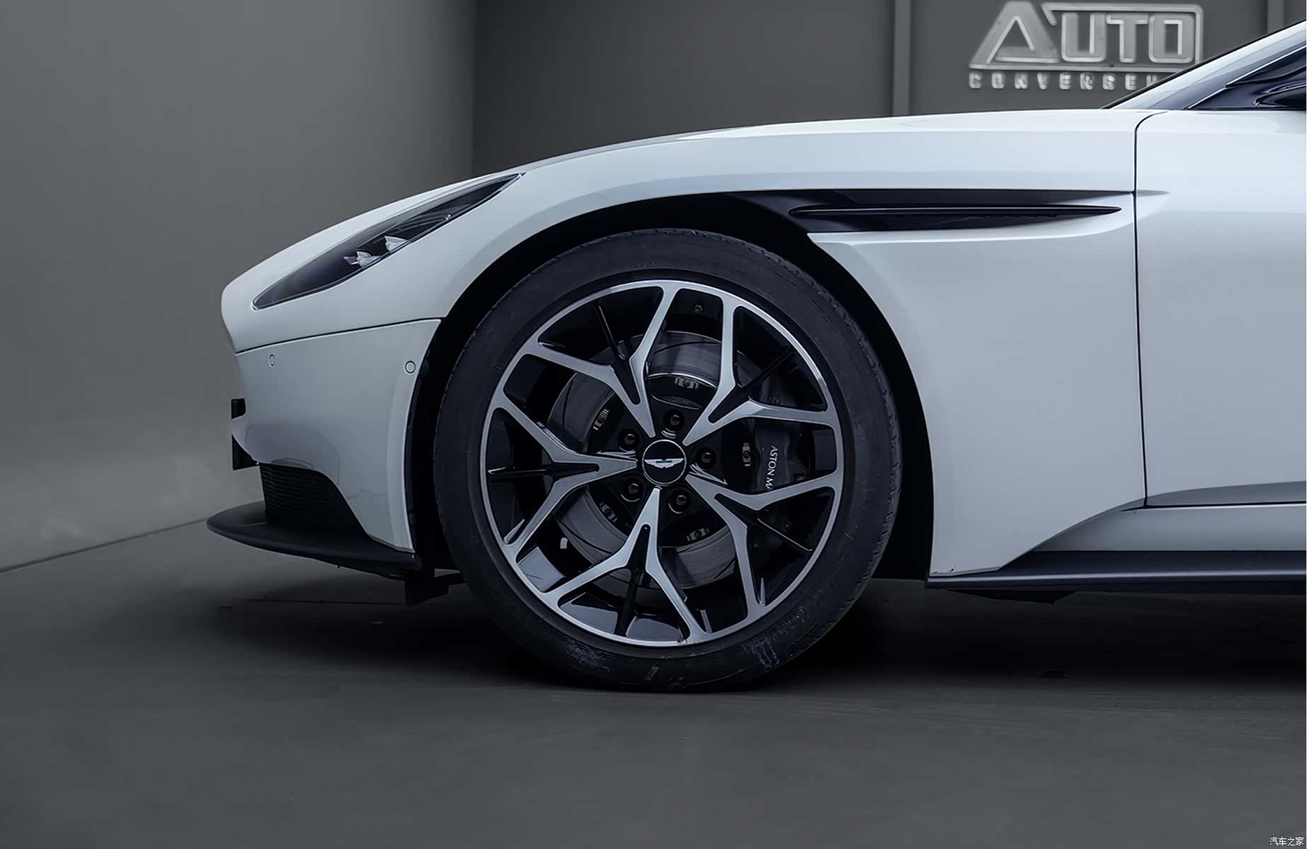 Aston Martin DB11, 2019 все фото