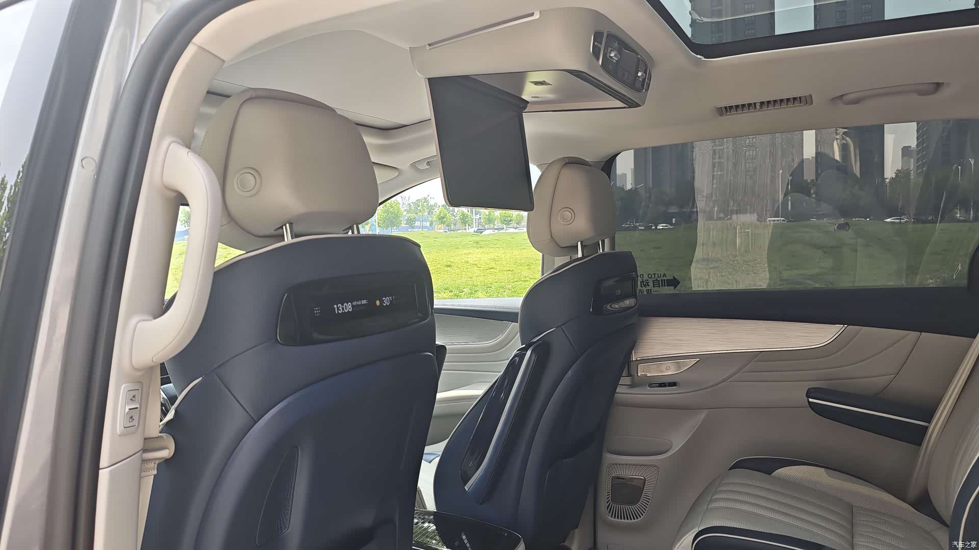 Roewe iMAX8, 2021 7