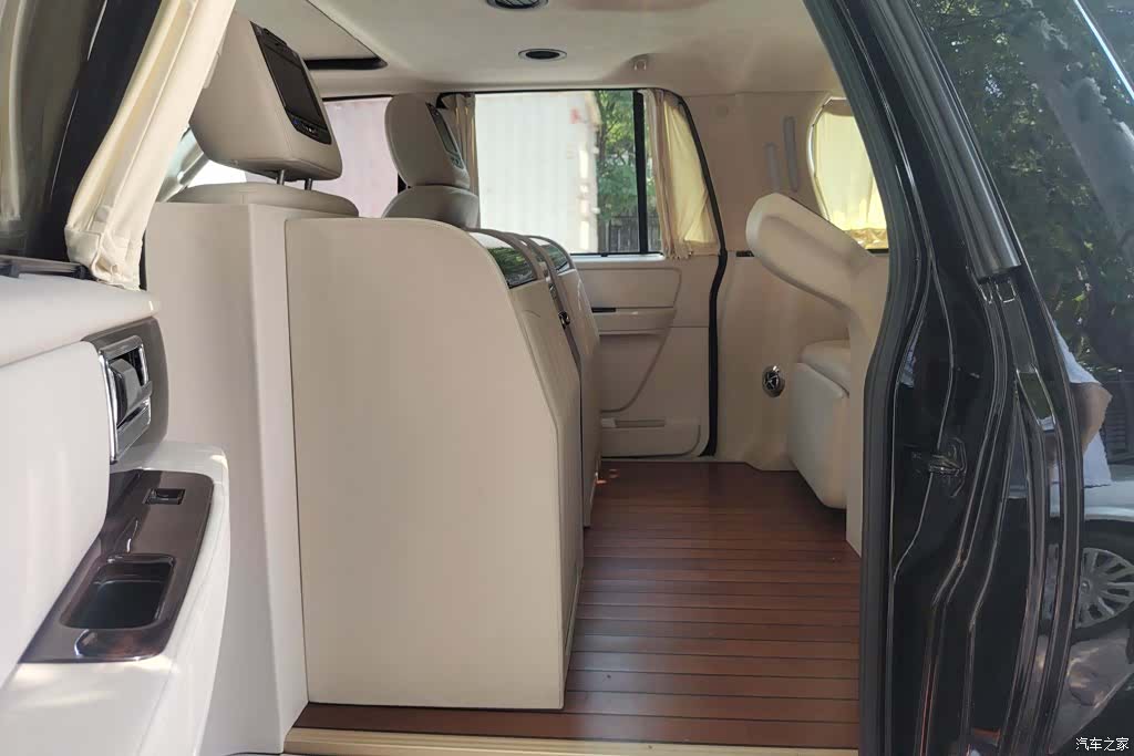 Lincoln Navigator, 2018 11