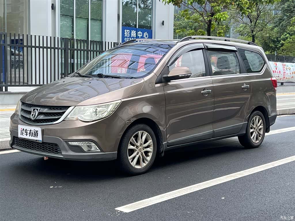 Wuling 730, 2015 1