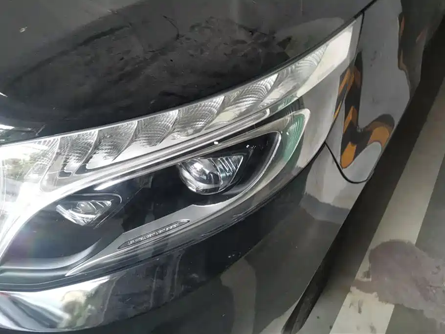 Mercedes-Benz V-class