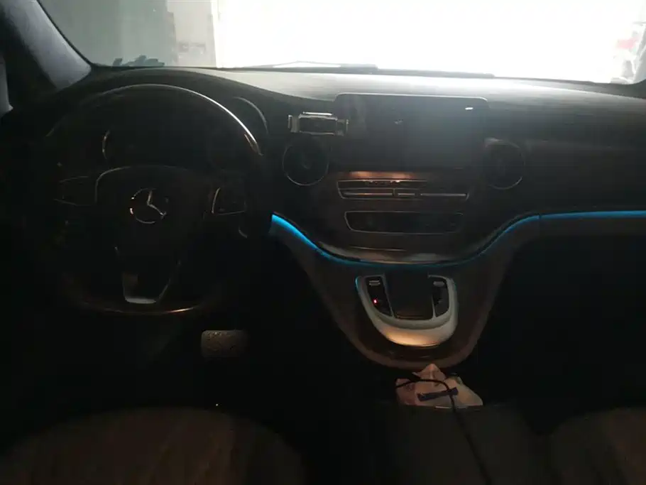 Mercedes-Benz V-class