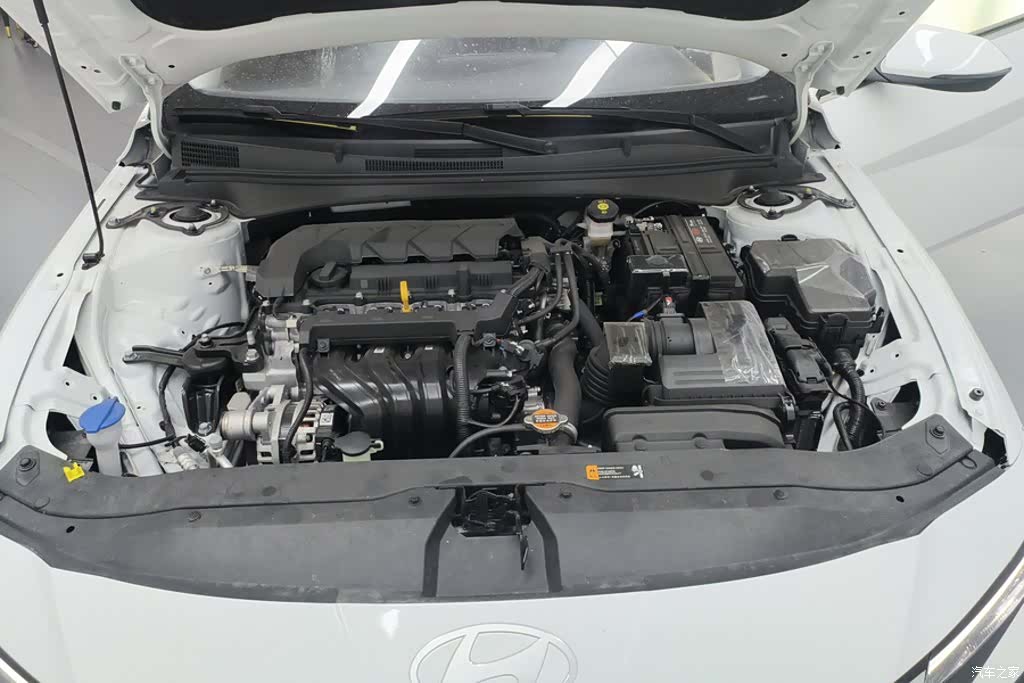 Hyundai Elantra, 2025 10
