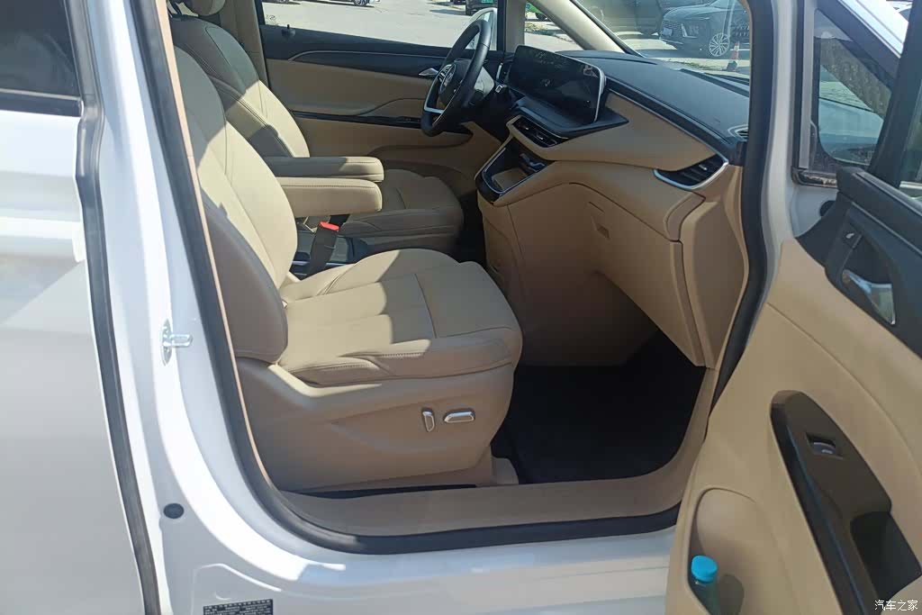 Buick GL8, 2025 8