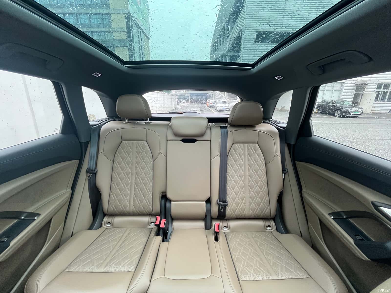 Audi Q5L, 2025 13