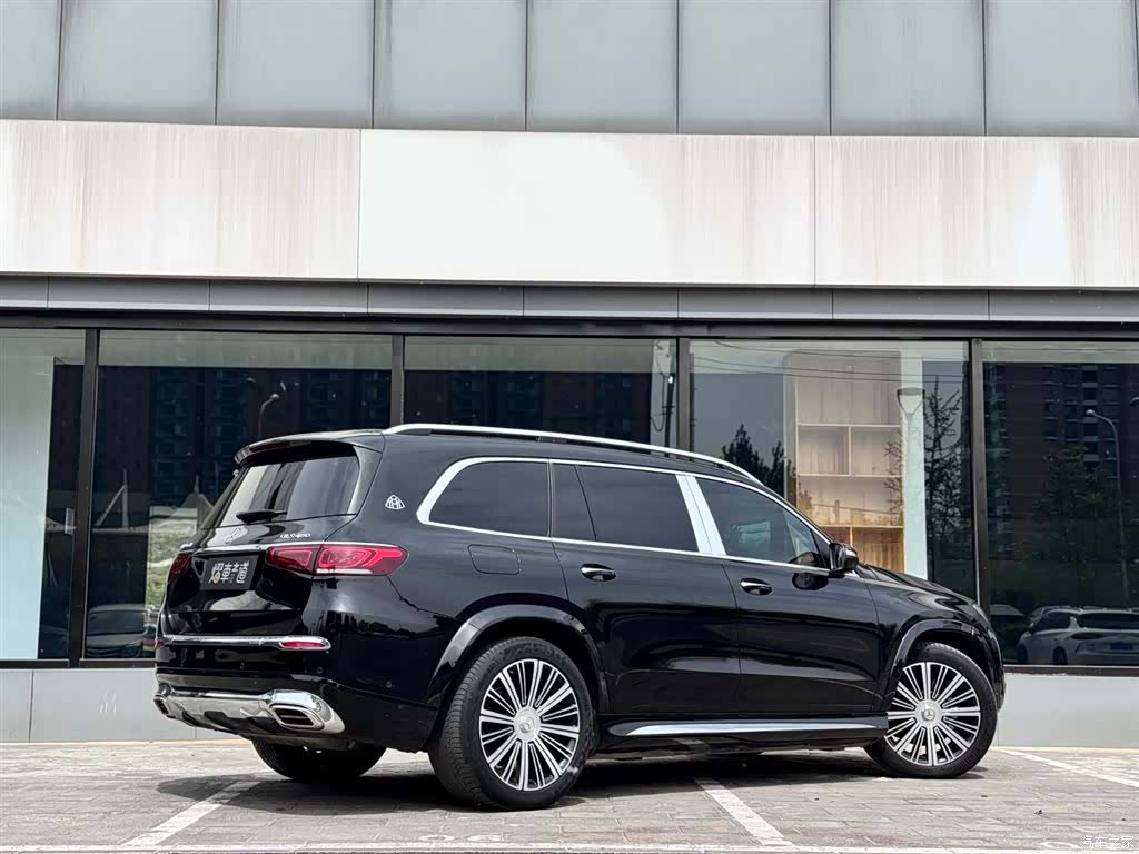 Maybach GLS, 2021 3